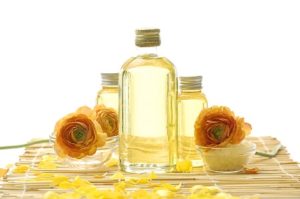 The Three Oils that Penetrate the Hair Shaft and Why You Should Add Them to Your Holy Grail List