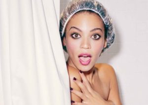 3 Ways You Can Steam Your Hair Without an Overhead Bonnet Steamer