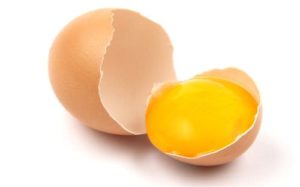 Add The Yolk Of The Egg To Your Deep Conditioner To Get Rid Of Dry Hair