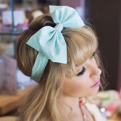 hairstyle with a bow headband for girls