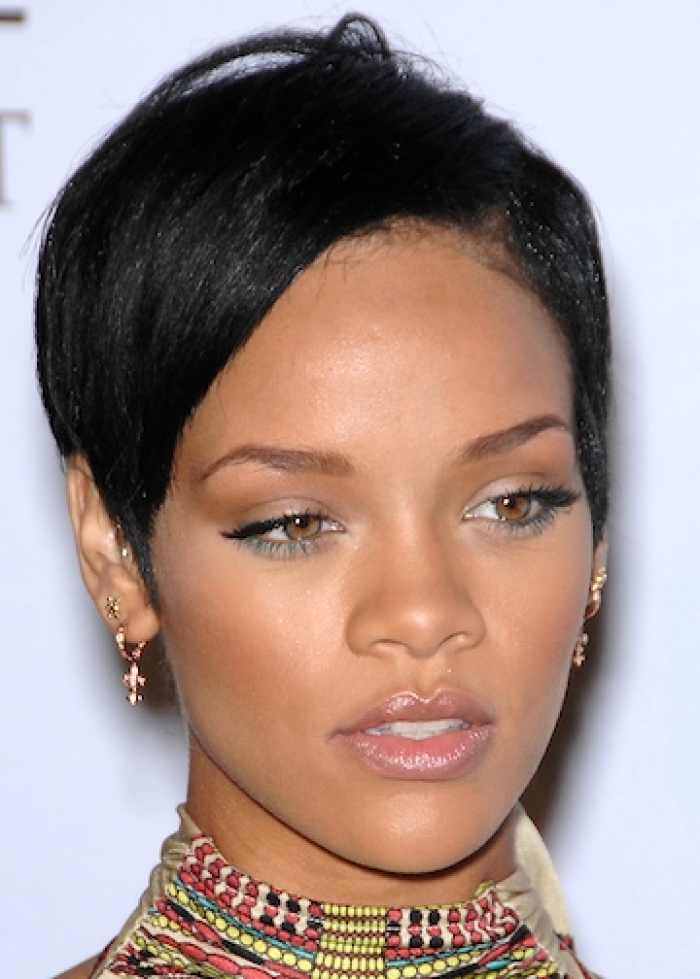 short black hairstyle with side bangs