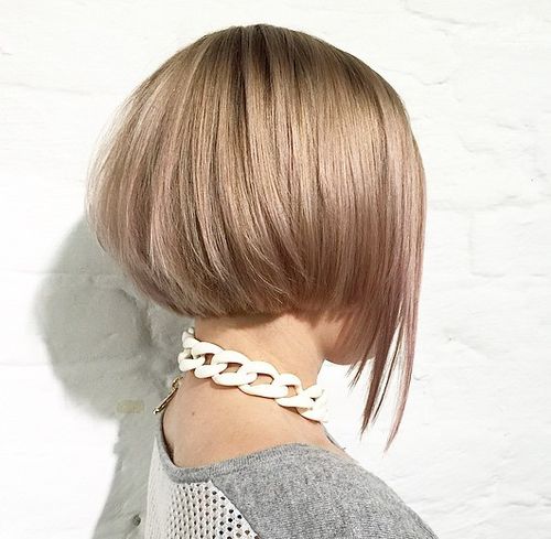 layered short bob with elongated front piece