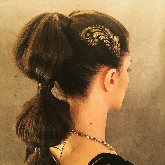 Bubble Ponytail With Gold Stencil