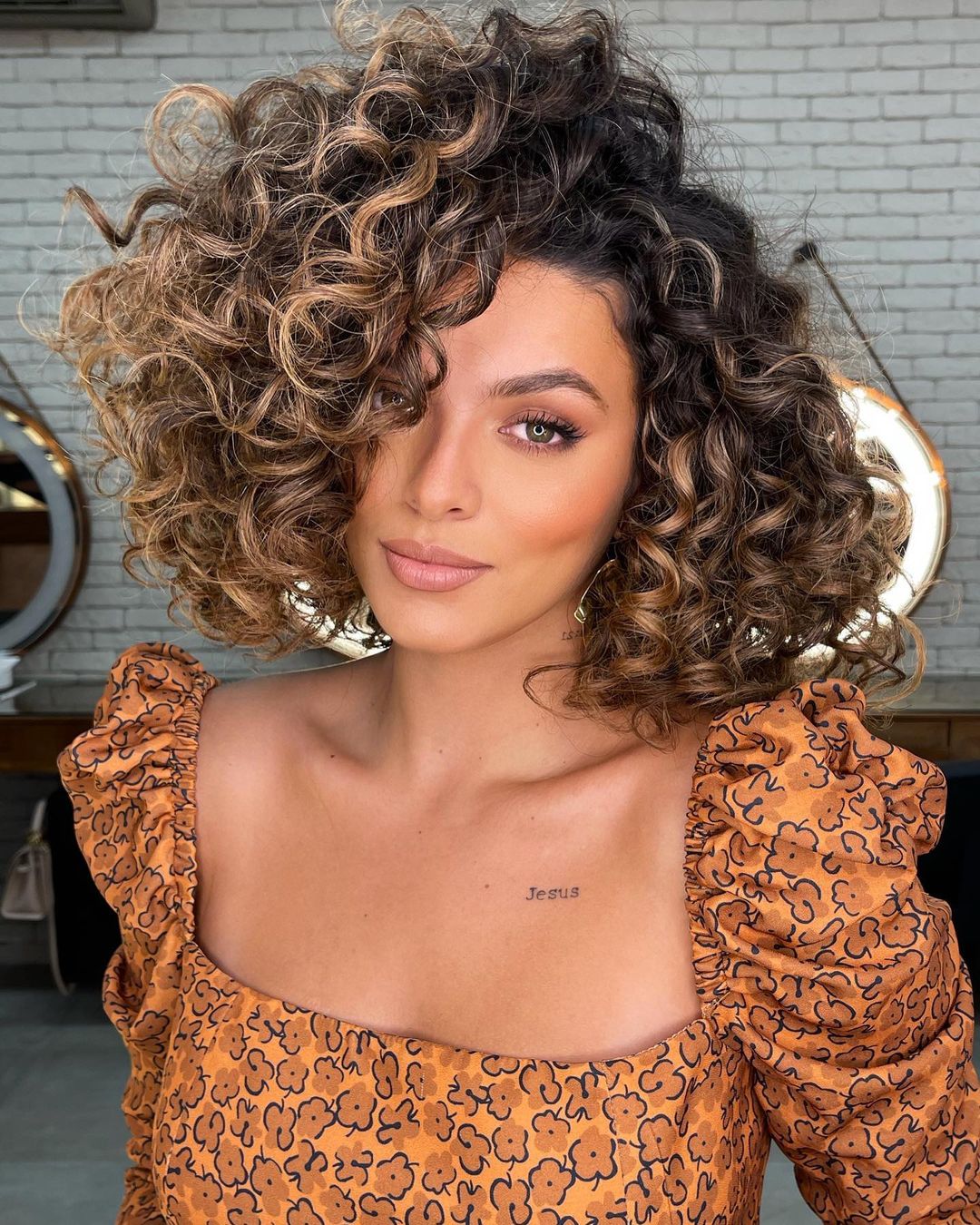 20 Fabulous Curly Hair Highlights You Can Try Right Now