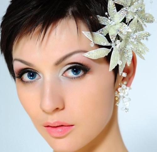 Indian bridal hairstyle for short hair