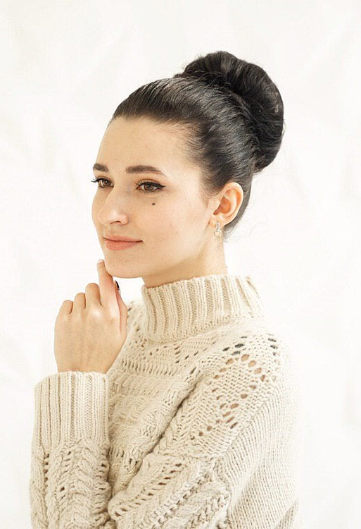 The Best Video Tutorial on How to Make a Sock Bun in 12 Steps