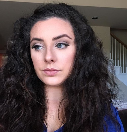 long wavy hairstyle for frizzy hair