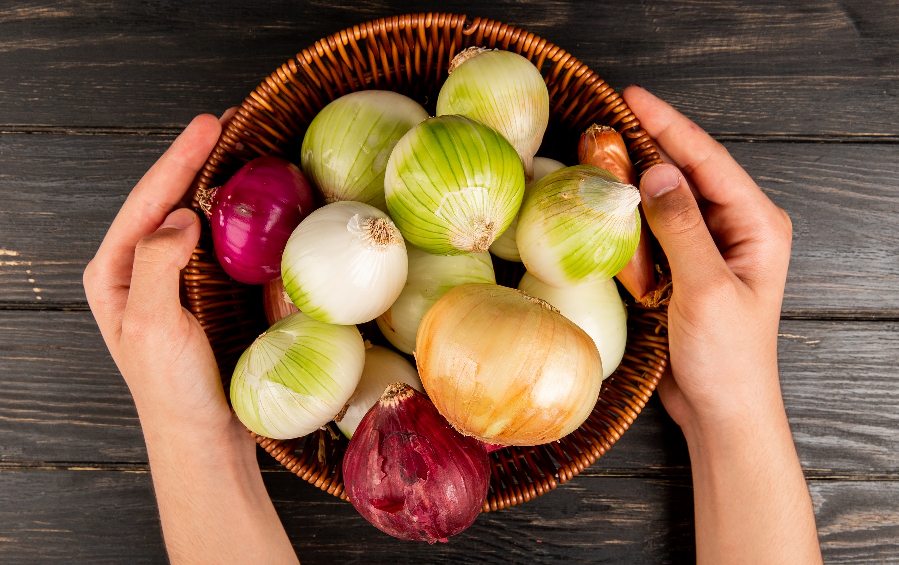 Types of Onions to Use for Onion Juice Treatment for Hair