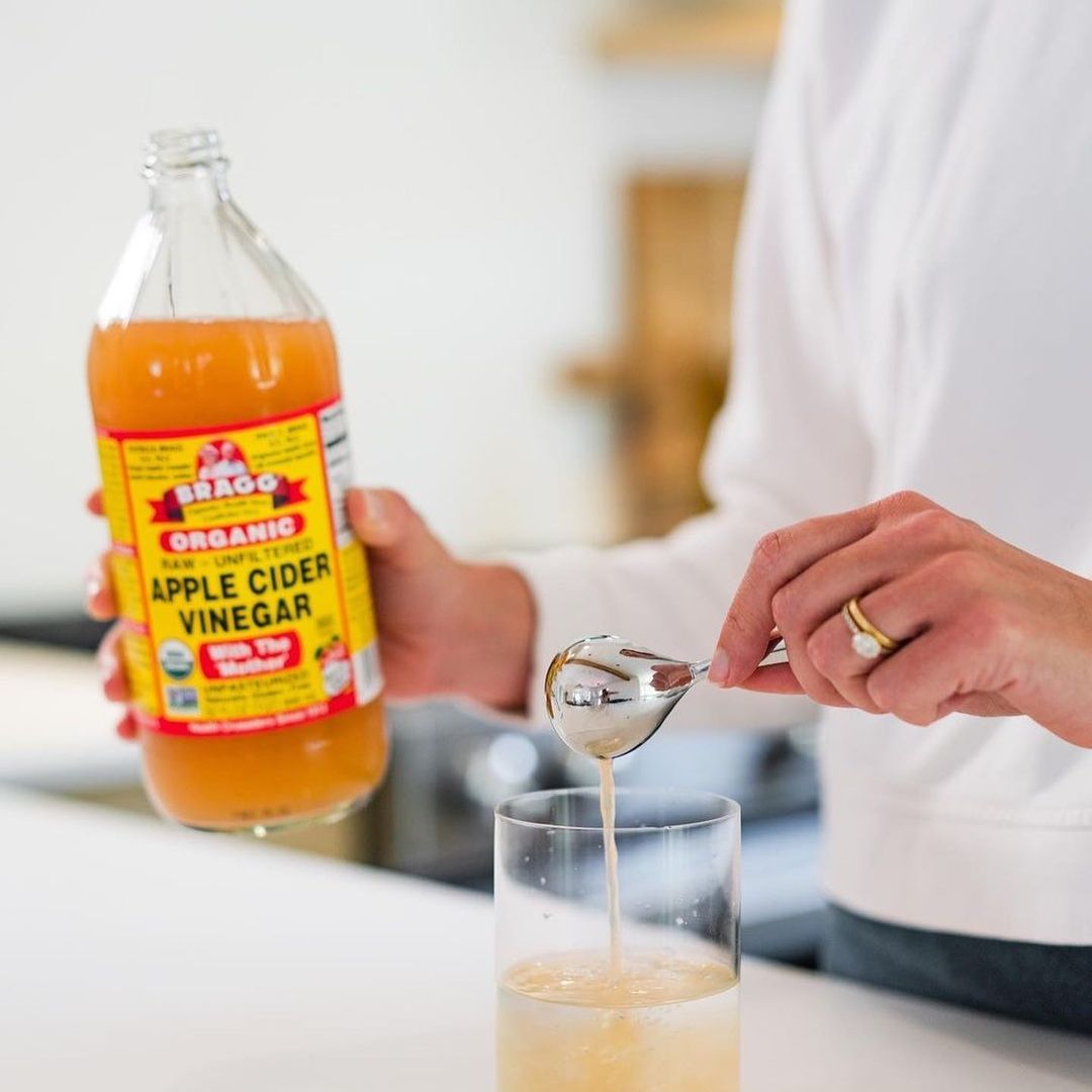 Ingredients to Prepare an Apple Cider Vinegar Hair Rinse