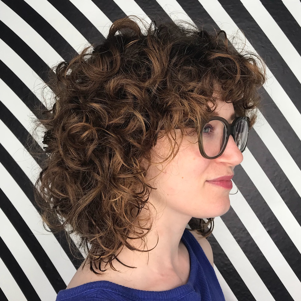 Mid-Length Layered Hairstyle with Large Curls