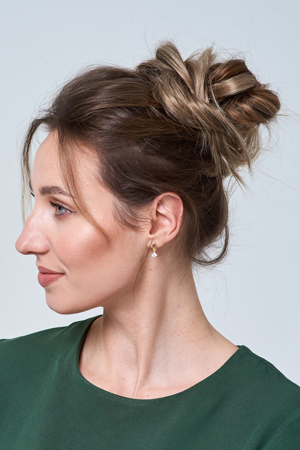 How to Do a Messy Bun Even if Your Hair Is Short and Thin