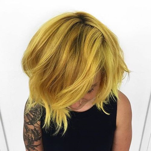 short layered golden blonde hairstyle