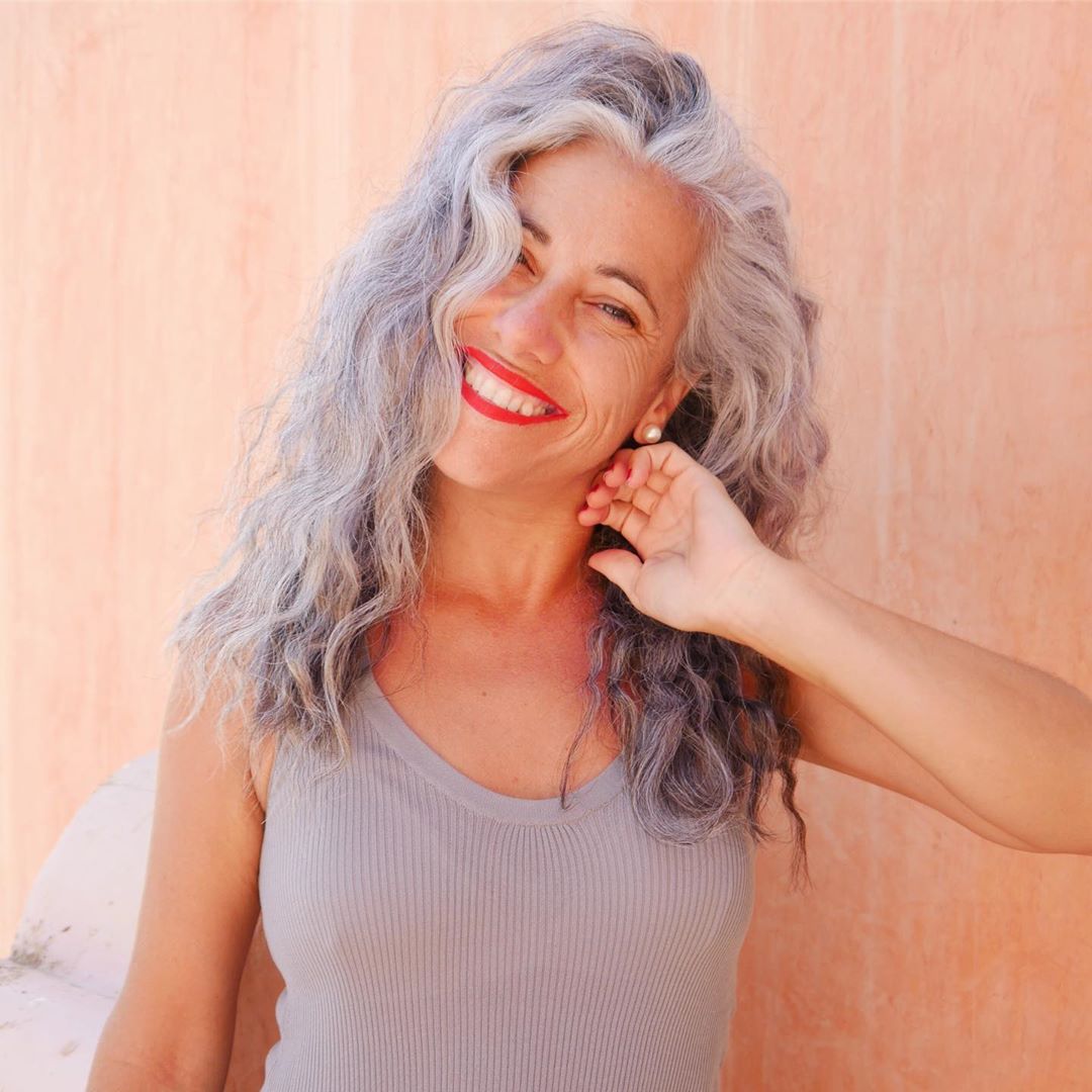 Wavy Gray Hairstyle For Women Over 40