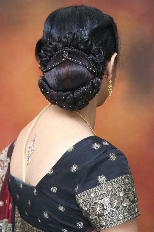 Indian bun updo for brides