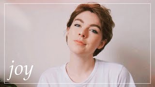 How To Style A Pixie Cut // Styling Short Hair // Growing Out A Pixie Cut