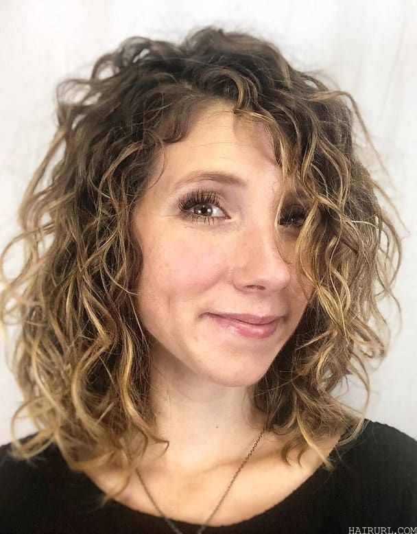 medium curly hair with highlights