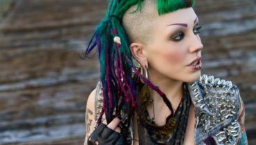 7 Staggering Dreadlock Hairstyles with Shaved Sides
