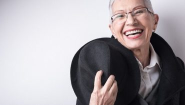 11 Fashionable Short Hairstyles for Over 60 with Glasses