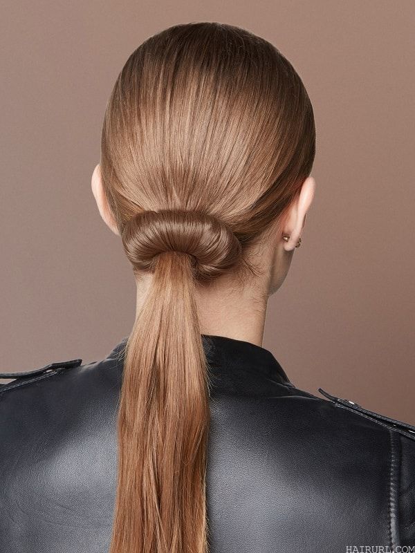 low ponytail for straight hair