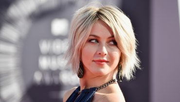12 Most Famous Julianne Hough's Short Hairstyles