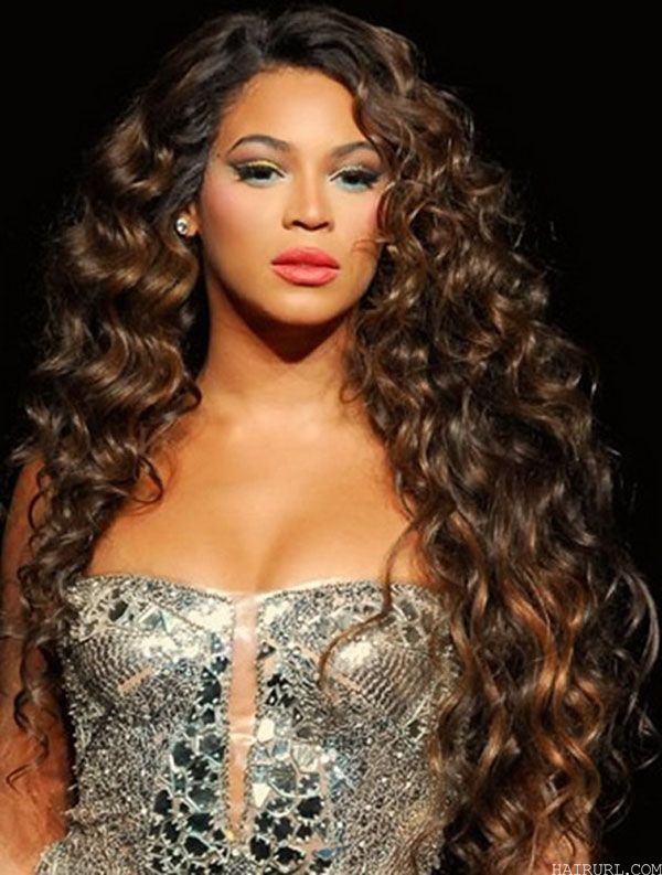 wavy curly weave hairstyle for young women