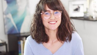18 Ideal Bangs Hairstyles for Women with Glasses