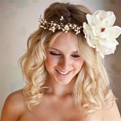 cute girl short hair wedding styles with Large flowers 