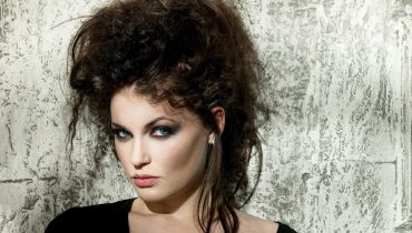How to Tease Hair for Volume? Pros, Cons & Examples