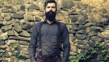 21 Different Ways to Style A Curly Beard
