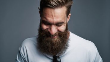 Scruffy Beard: How to Get + 10 Cool Styles [2021 Trend]