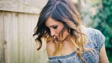 Two Tone Hair: How to Dye & 35 Ways to Style
