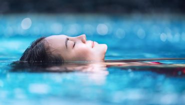 Chlorine for Hair: Dangerous Effects & How to Protect