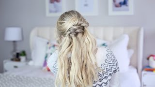 Pretty Half Up Hairstyle For The Holidays