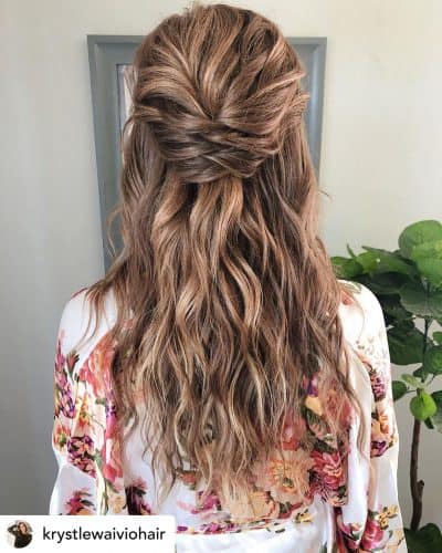Twisted half-updos are the perfect summer hairstyle!