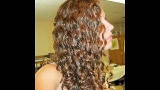 Curly Care: Styling Curly Hair Wet | Arreglarse El Pelo Rizado Mojado (Subtítulos En Español)